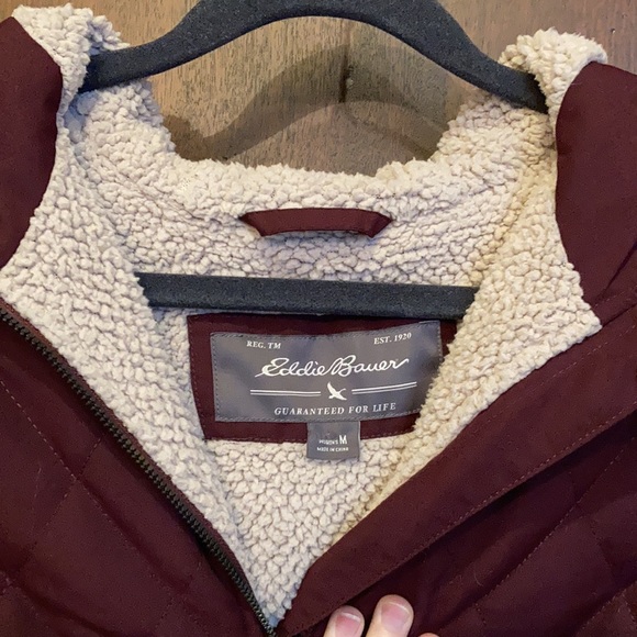 Eddie Bauer Vest quilted sherpa lined with hood - Picture 7 of 16